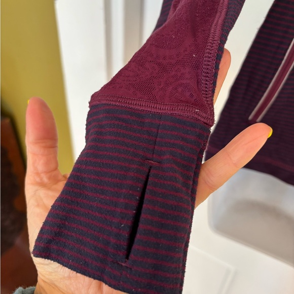 Lululemon Star Runner Lace Lined Pullover in Hyper Stripe Plu fits like size 4-6 - Picture 4 of 7